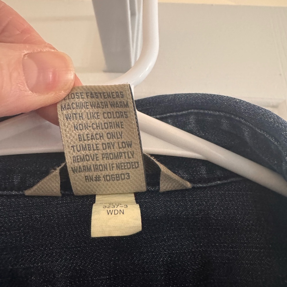 Duluth Trading Co Women’s Denim Pearl Snap Shirt Size Small - Picture 9 of 12